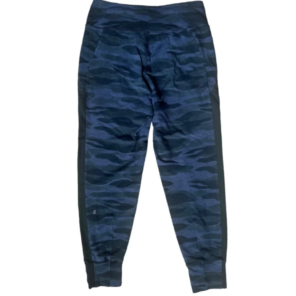 Lululemon Bolt Mini Coast Camo Heathered Deep Navy Black / Black Sweatpants Sz 8